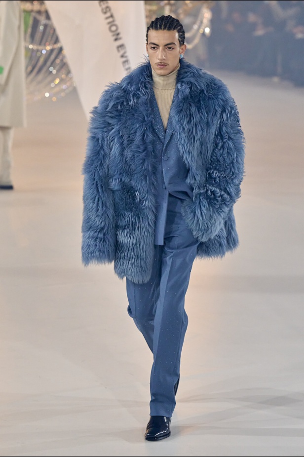 من عرض أزياء Off White لموسم خريف 2022