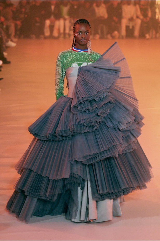 من عرض أزياء Off White لموسم خريف 2022