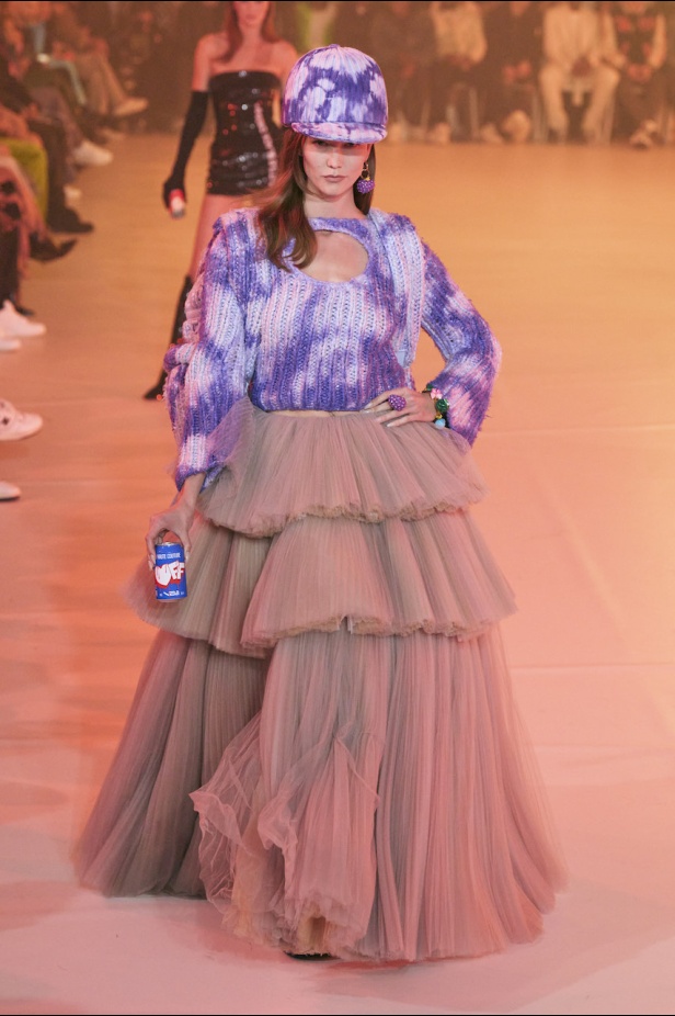 من عرض أزياء Off White لموسم خريف 2022