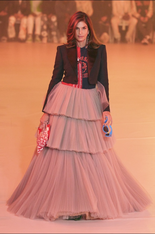 من عرض أزياء Off White لموسم خريف 2022