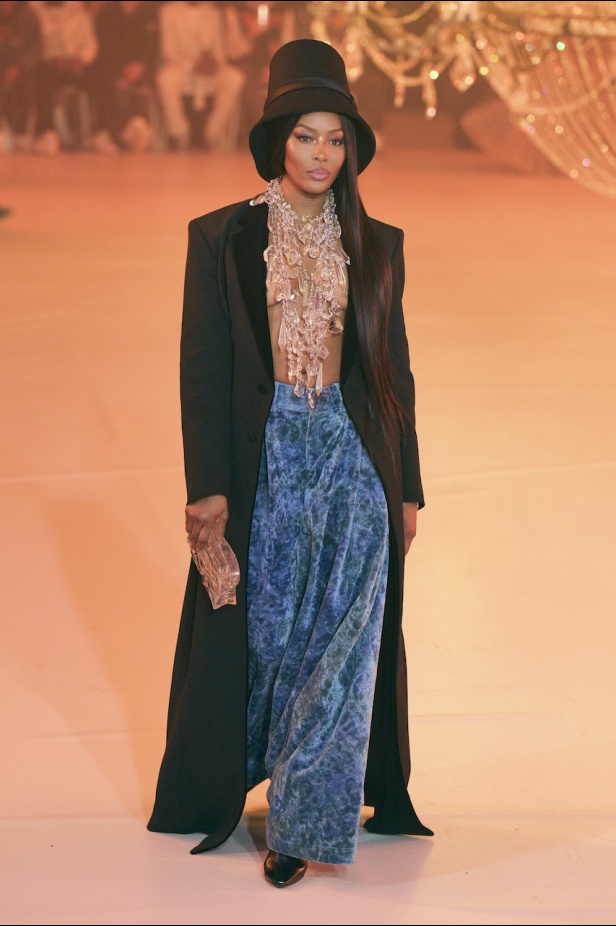 من عرض أزياء Off White لموسم خريف 2022