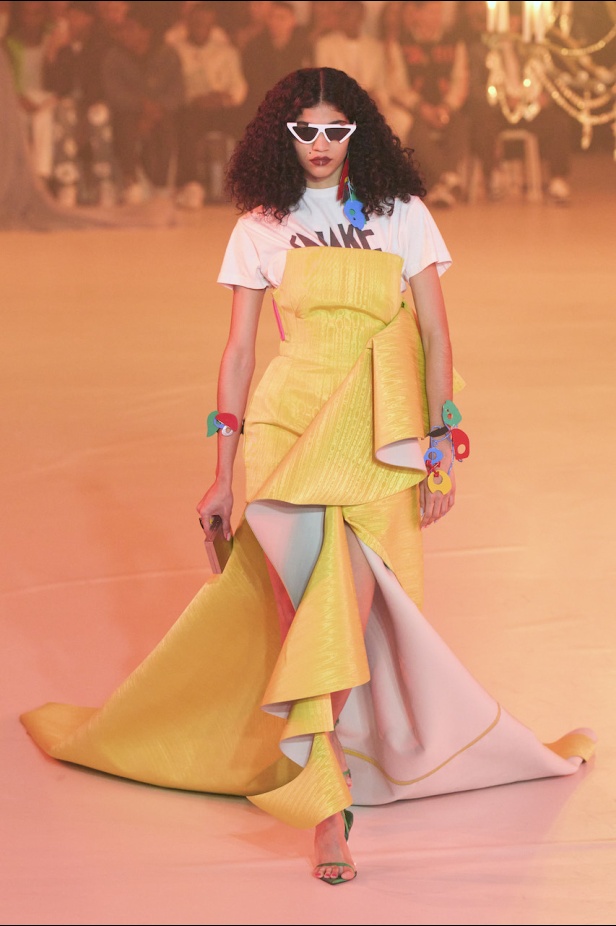 من عرض أزياء Off White لموسم خريف 2022
