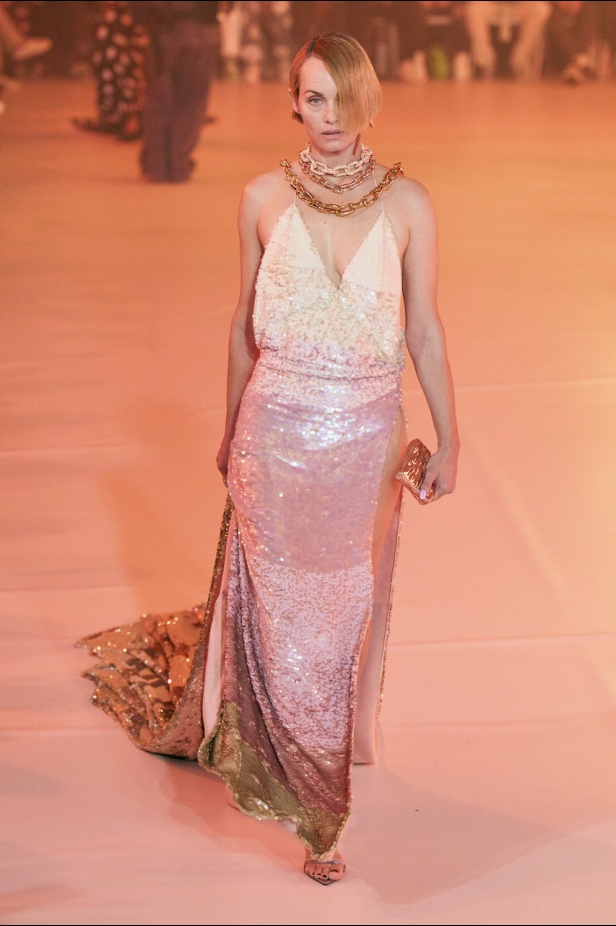من عرض أزياء Off White لموسم خريف 2022