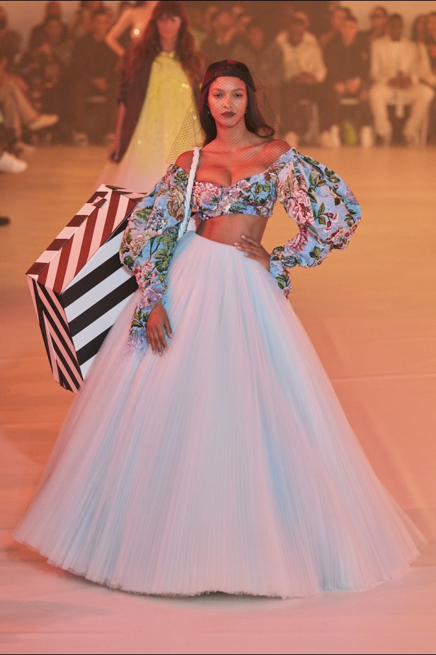 من عرض أزياء Off White لموسم خريف 2022