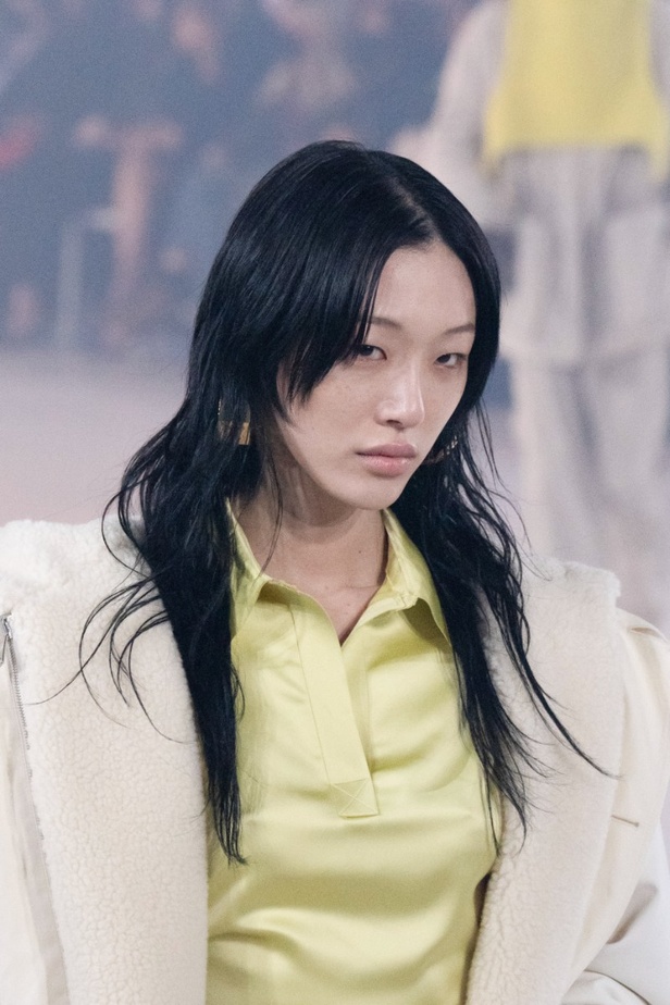 اطلالات جمالية من عرض أزياء Off White لموسم خريف 2022