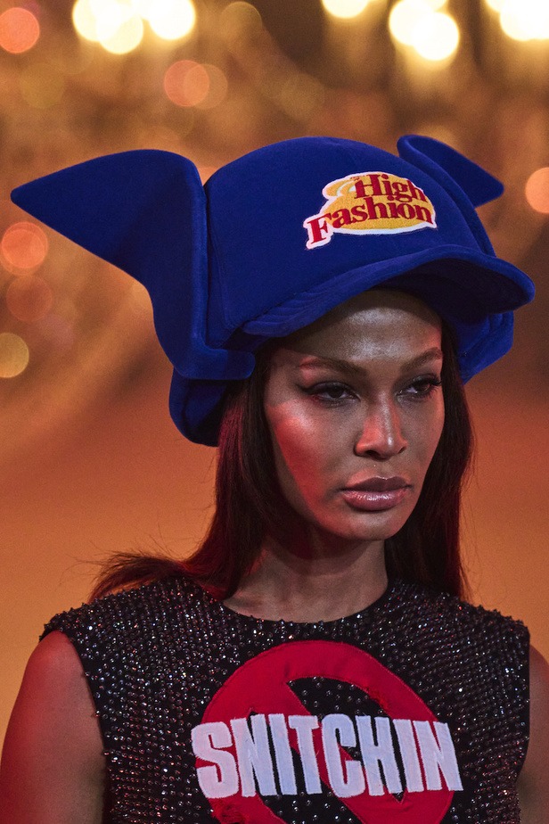 عرض أزياء Off White من أول العروض في باريس يخطف الأنظار بحضور أشهر العارضات