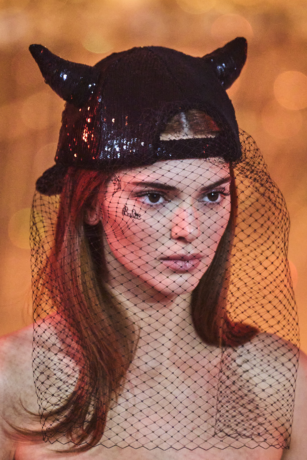 عرض أزياء Off White من أول العروض في باريس يخطف الأنظار بحضور أشهر العارضات