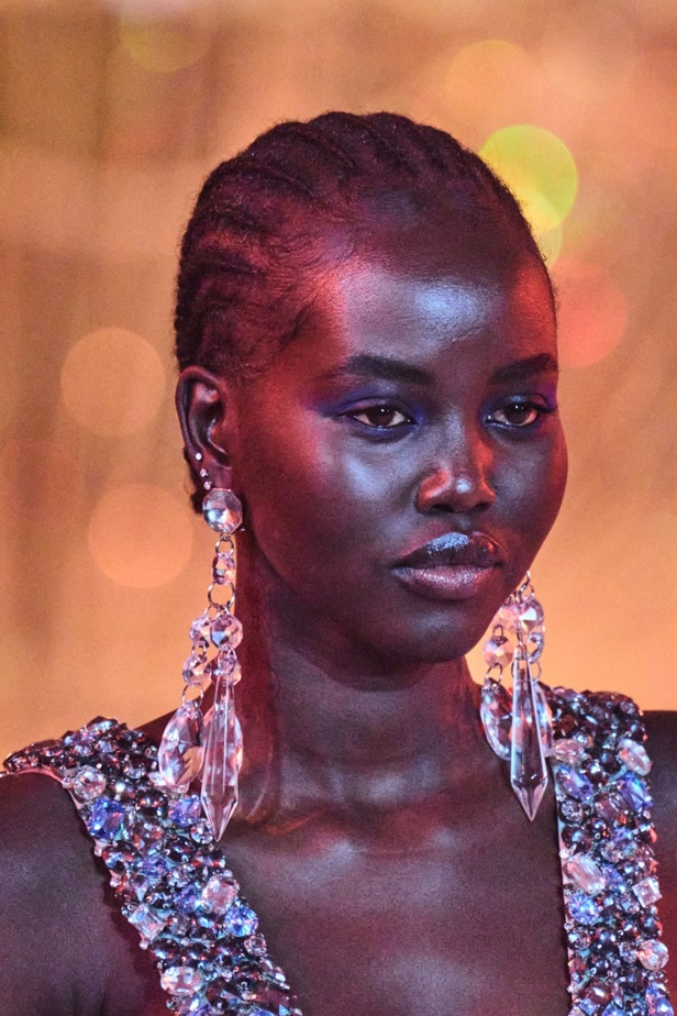 اطلالات جمالية من عرض أزياء Off White لموسم خريف 2022