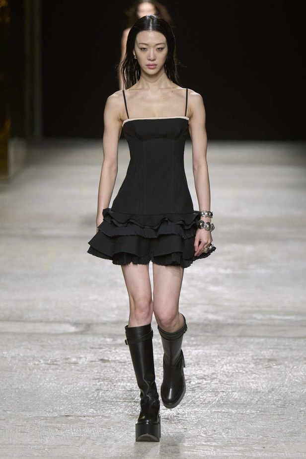 عرض أزياء مجموعة Ports 1961 لموسم خريف وشتاء 2022 في ميلانو