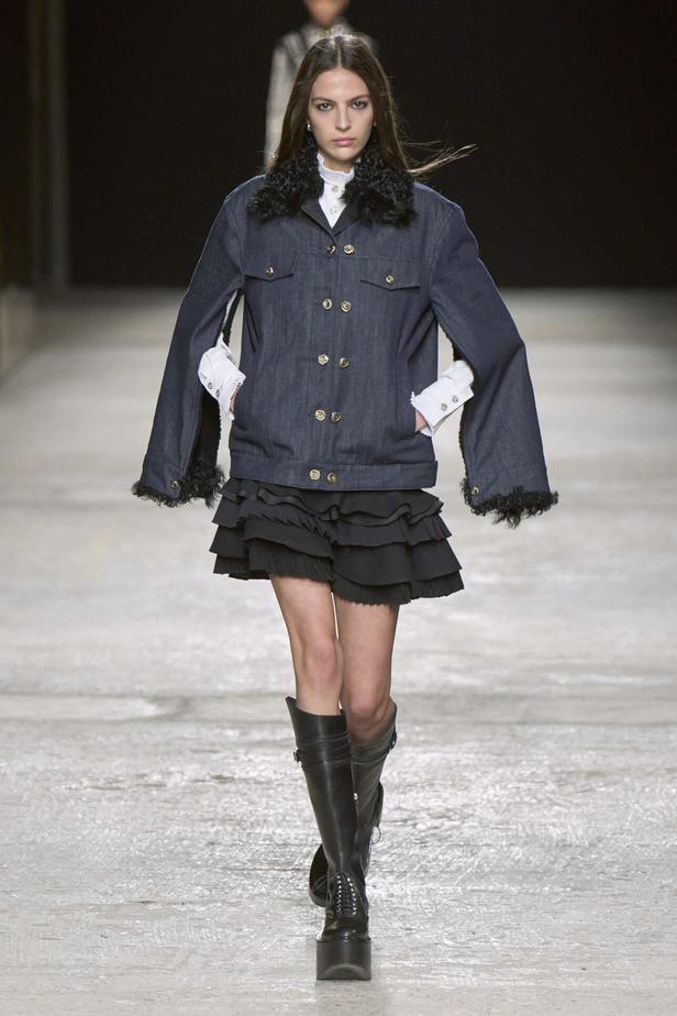 عرض أزياء مجموعة Ports 1961 لموسم خريف وشتاء 2022 في ميلانو