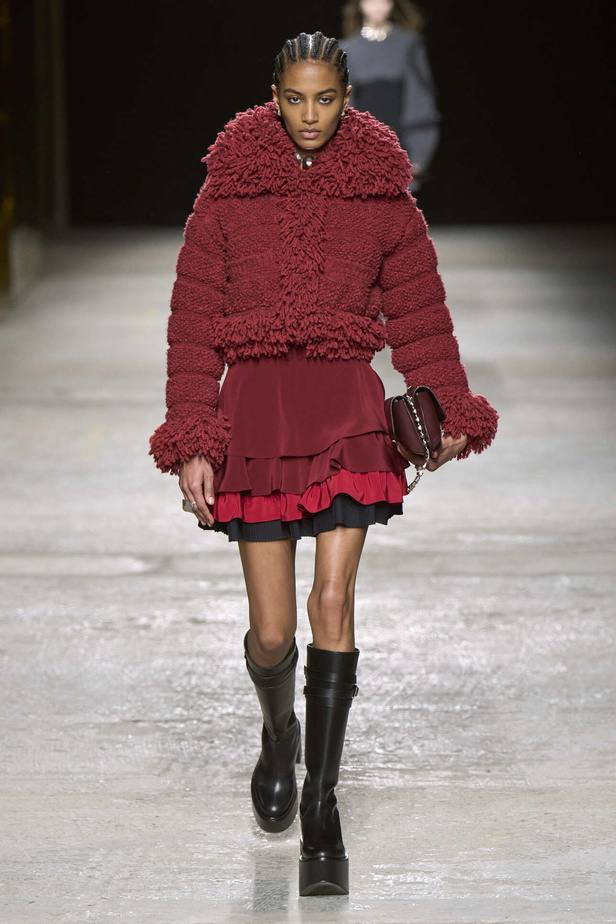 عرض أزياء مجموعة Ports 1961 لموسم خريف وشتاء 2022 في ميلانو