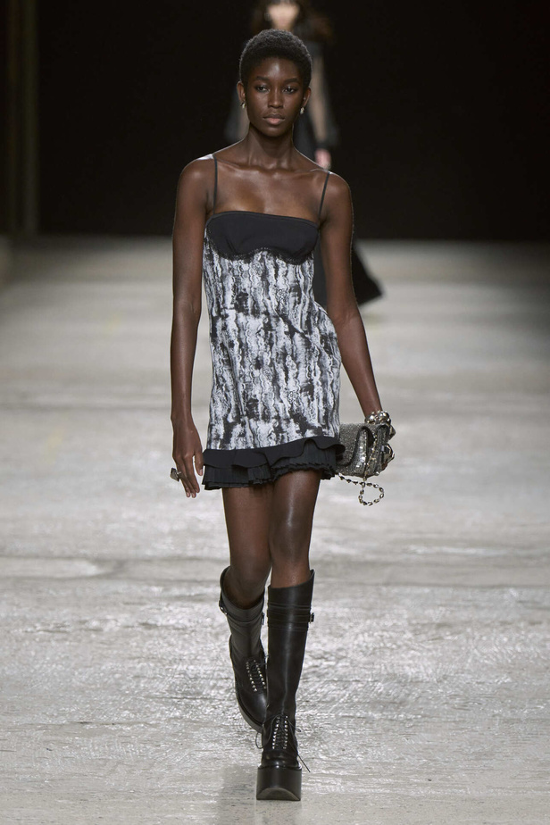 عرض أزياء مجموعة Ports 1961 لموسم خريف وشتاء 2022 في ميلانو