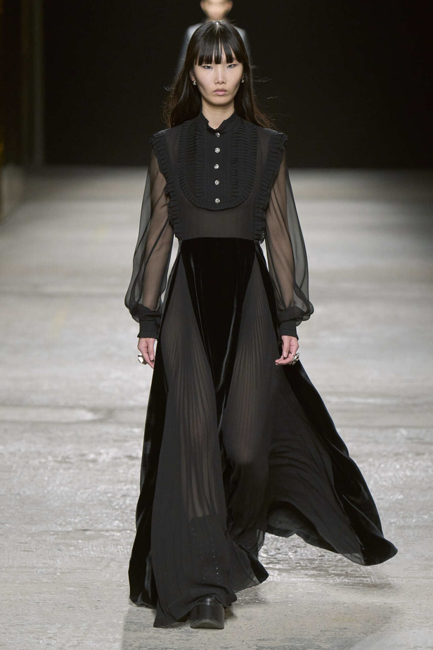 عرض أزياء مجموعة Ports 1961 لموسم خريف وشتاء 2022 في ميلانو