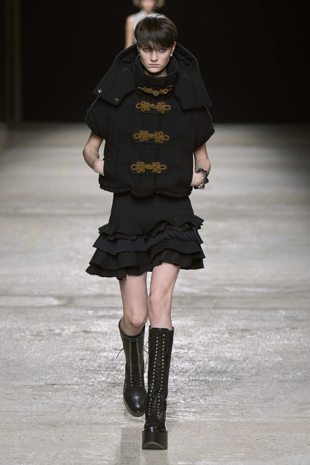 عرض أزياء مجموعة Ports 1961 لموسم خريف وشتاء 2022 في ميلانو