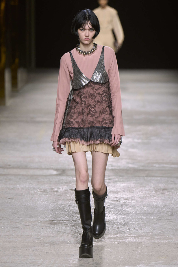 عرض أزياء مجموعة Ports 1961 لموسم خريف وشتاء 2022 في ميلانو