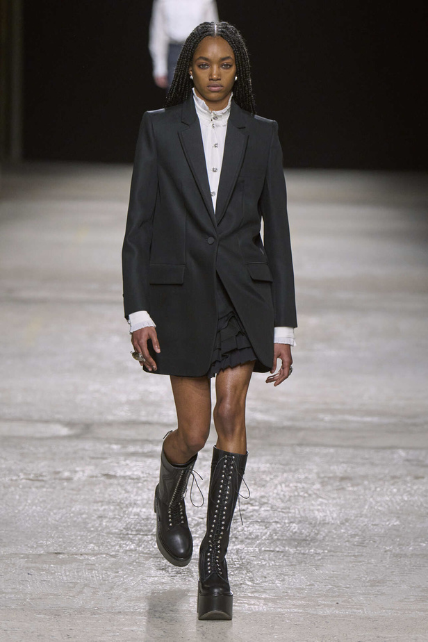 عرض أزياء مجموعة Ports 1961 لموسم خريف وشتاء 2022 في ميلانو