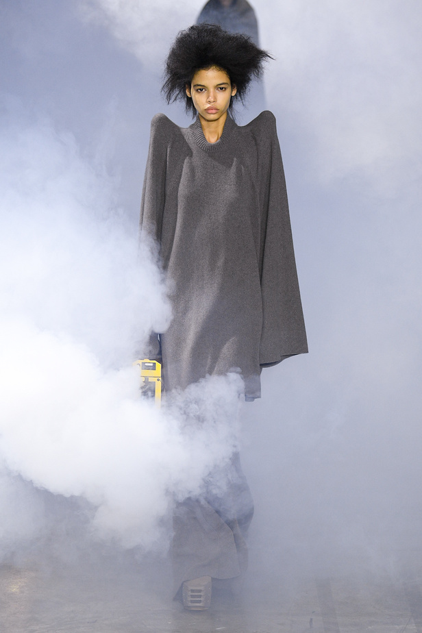 عرض أزياء مجموعة Rick Owens لموسم خريف وشتاء 2022 في باريس