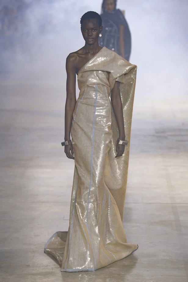 عرض أزياء مجموعة Rick Owens لموسم خريف وشتاء 2022 في باريس