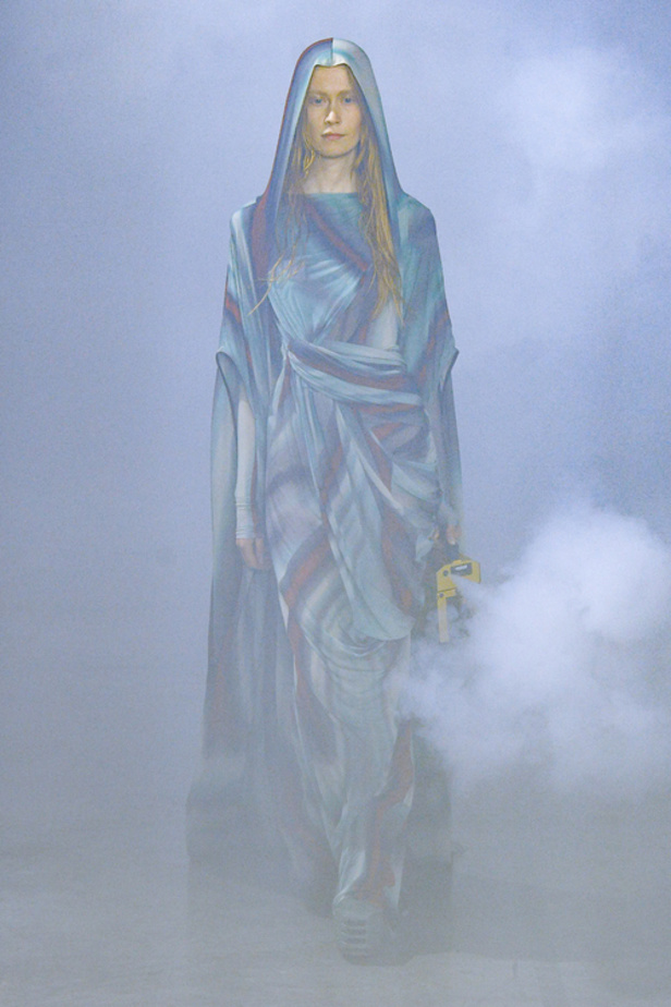 عرض أزياء مجموعة Rick Owens لموسم خريف وشتاء 2022 في باريس