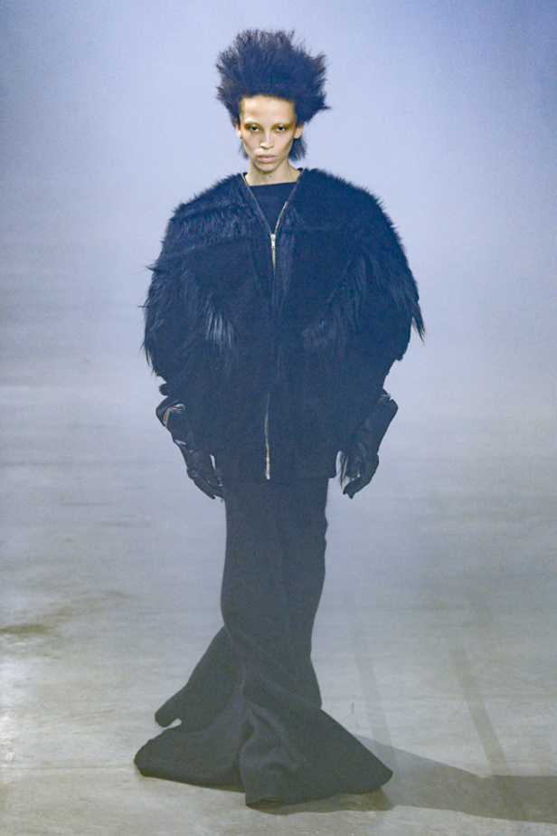 عرض أزياء مجموعة Rick Owens لموسم خريف وشتاء 2022 في باريس