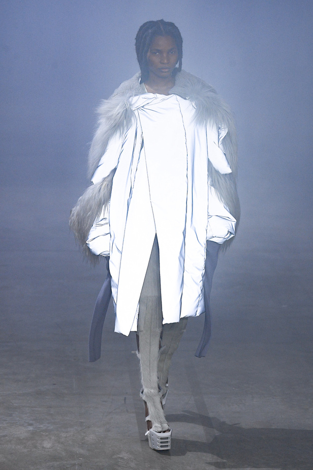 عرض أزياء مجموعة Rick Owens لموسم خريف وشتاء 2022 في باريس