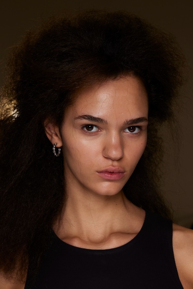 اطلالات جمالية في عرض أزياء مجموعة Rick Owens لموسم خريف وشتاء 2022 