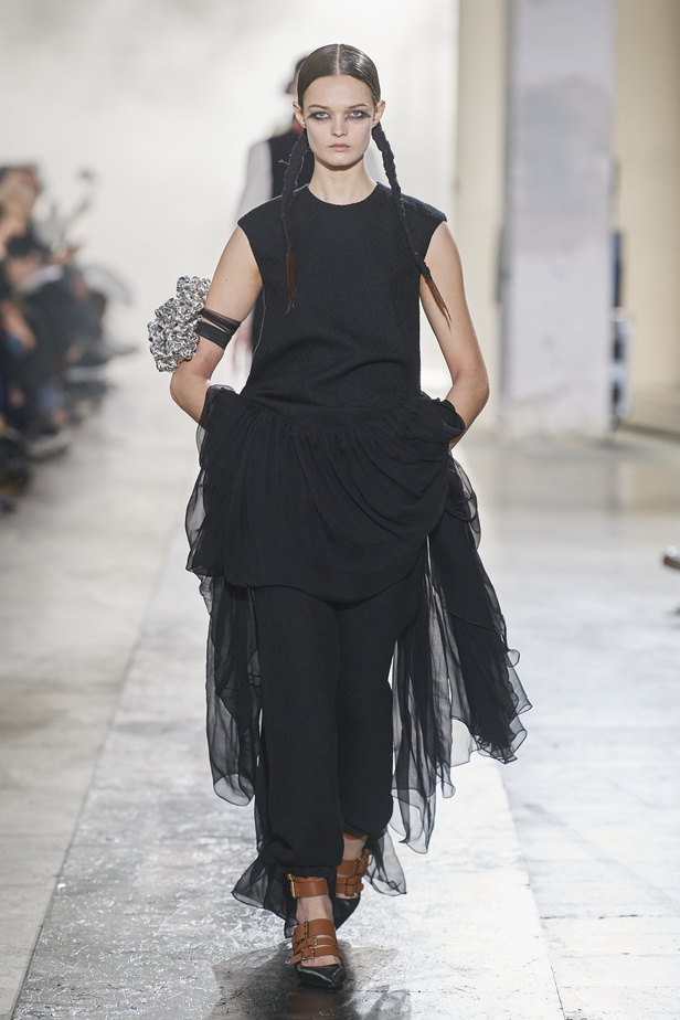 عرض أزياء Rochas  للملابس الجاهزة لخريف وشتاء 2022