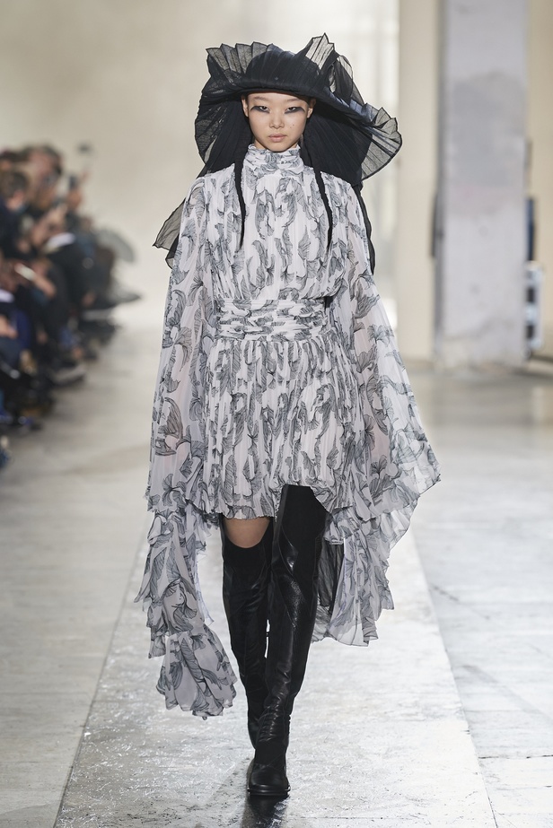 عرض أزياء Rochas  للملابس الجاهزة لخريف وشتاء 2022