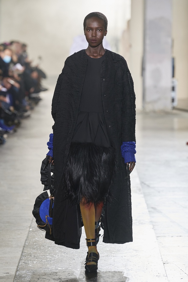 عرض أزياء Rochas  للملابس الجاهزة لخريف وشتاء 2022