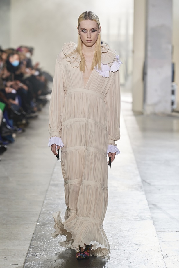 عرض أزياء Rochas  للملابس الجاهزة لخريف وشتاء 2022