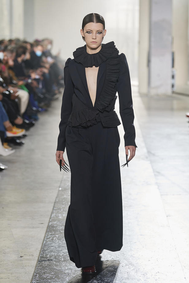 عرض أزياء Rochas  للملابس الجاهزة لخريف وشتاء 2022