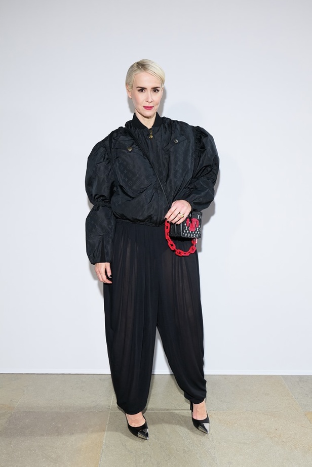 مجموعة Louis Vuitton لخريف وشتاء 2022-2023 صورة الموضة من خلال عيون مراهقة