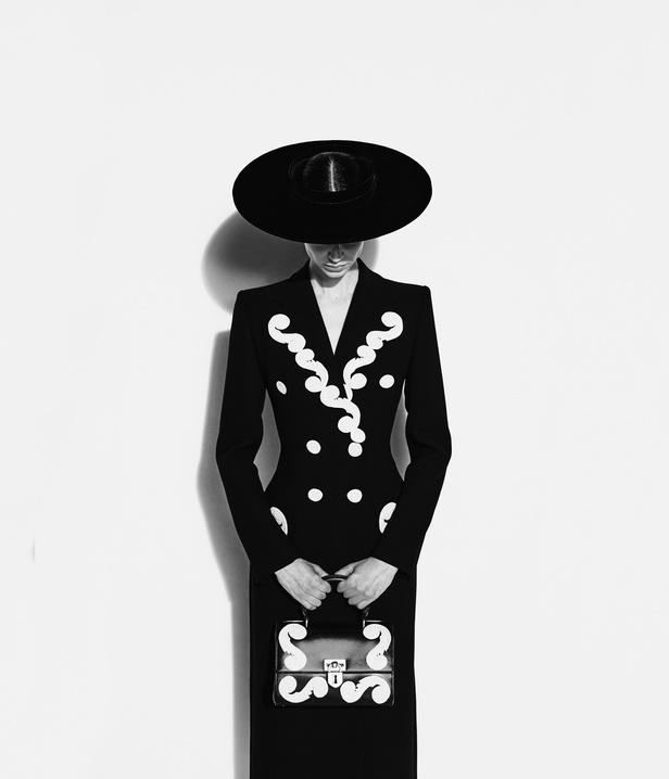 عرض أزياء مجموعة Schiaparelli لموسم خريف وشتاء 2022 في باريس