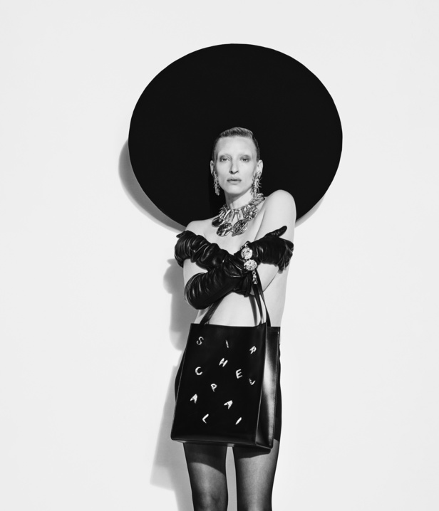 عرض أزياء مجموعة Schiaparelli لموسم خريف وشتاء 2022 في باريس