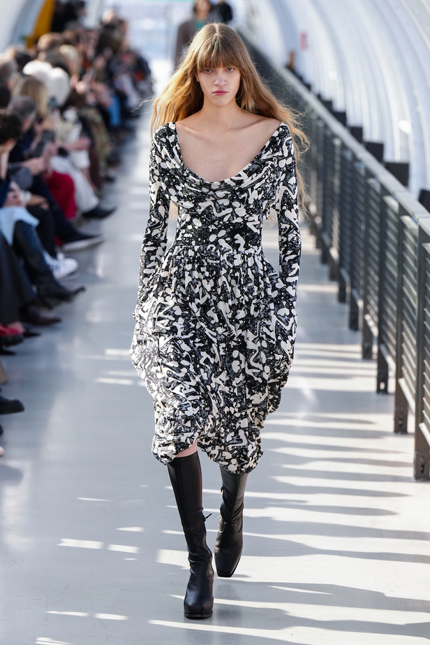 عرض أزياء Stella McCartney لموسم خريف 2022