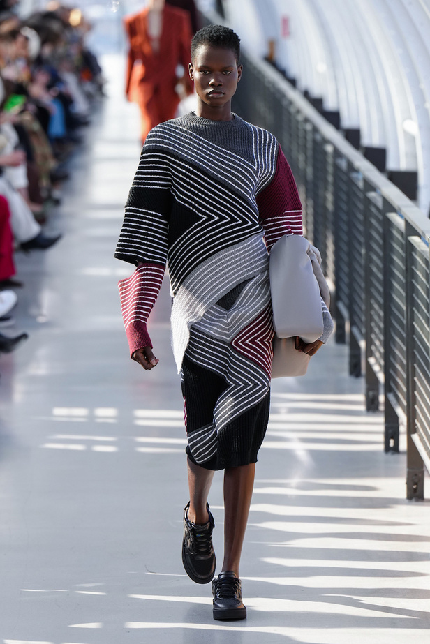 عرض أزياء Stella McCartney لموسم خريف 2022