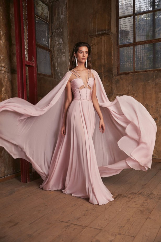 عرض أزياء مجموعة Tony Ward لموسم خريف وشتاء 2022 في باريس