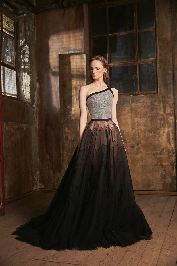 عرض أزياء مجموعة Tony Ward لموسم خريف وشتاء 2022 في باريس