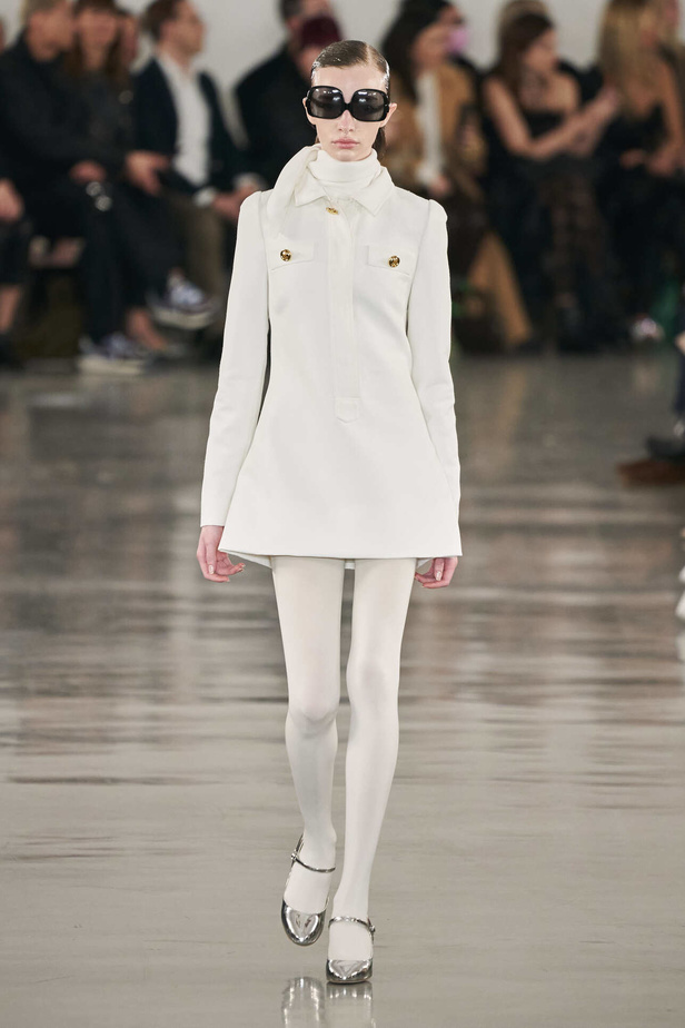 عرض أزياء مجموعة Giambattista Valli لموسم خريف وشتاء 2022 في باريس