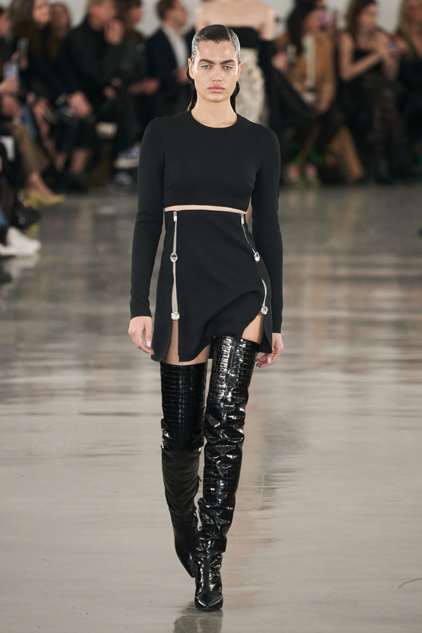 عرض أزياء مجموعة Giambattista Valli لموسم خريف وشتاء 2022 في باريس