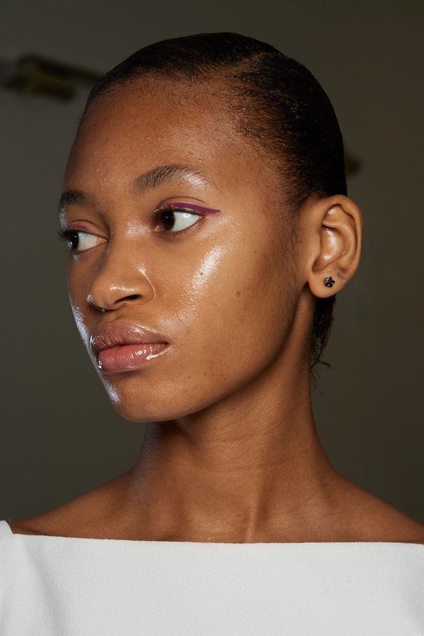 اطلالات جمالية من عرض أزياء مجموعة Giambattista Valli لموسم خريف وشتاء 2022 في باريس