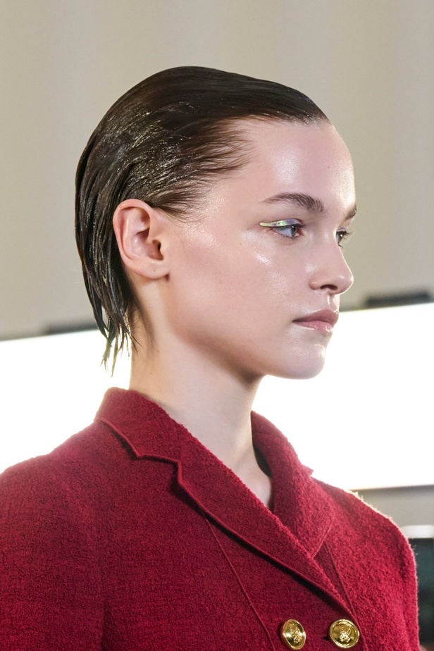 اطلالات جمالية من عرض أزياء مجموعة Giambattista Valli لموسم خريف وشتاء 2022 في باريس