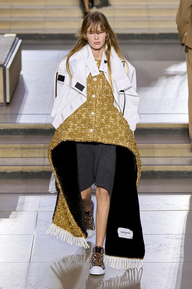 مجموعة Louis Vuitton لخريف وشتاء 2022-2023 صورة الموضة من خلال عيون مراهقة