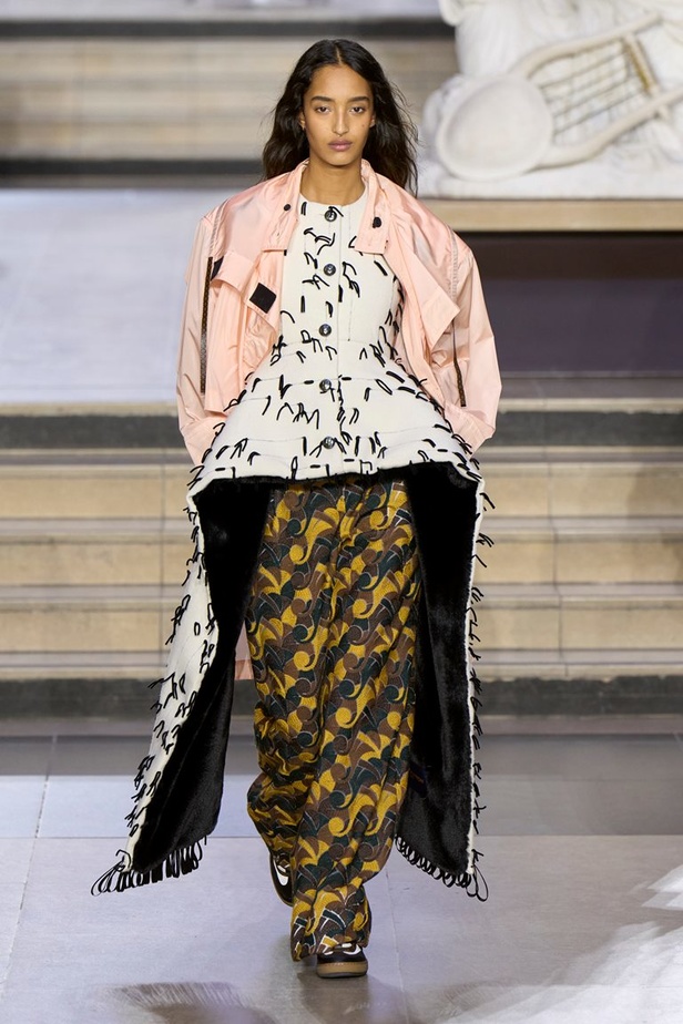 مجموعة Louis Vuitton لخريف وشتاء 2022-2023 صورة الموضة من خلال عيون مراهقة