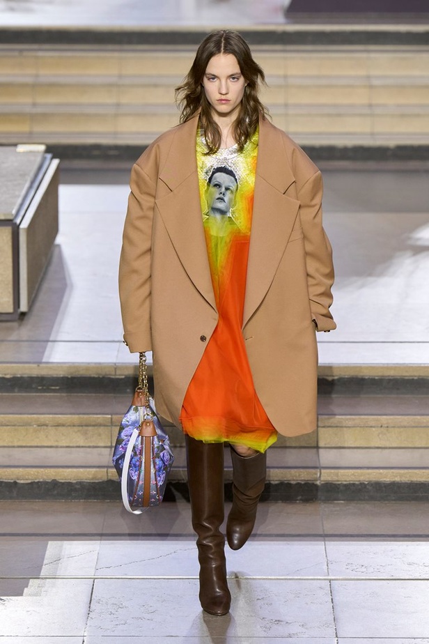 مجموعة Louis Vuitton لخريف وشتاء 2022-2023 صورة الموضة من خلال عيون مراهقة