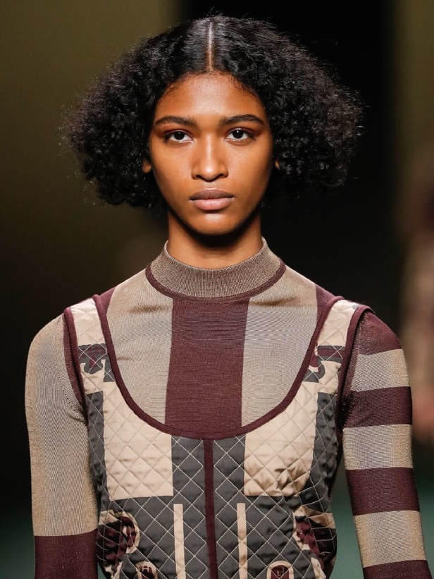 دار هيرميس تحيي موضة التصاميم الرياضية والشبابية في مجموعة خريف وشتاء 2022