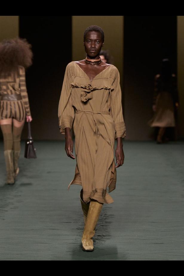 دار هيرميس تحيي موضة التصاميم الرياضية والشبابية في مجموعة خريف وشتاء 2022