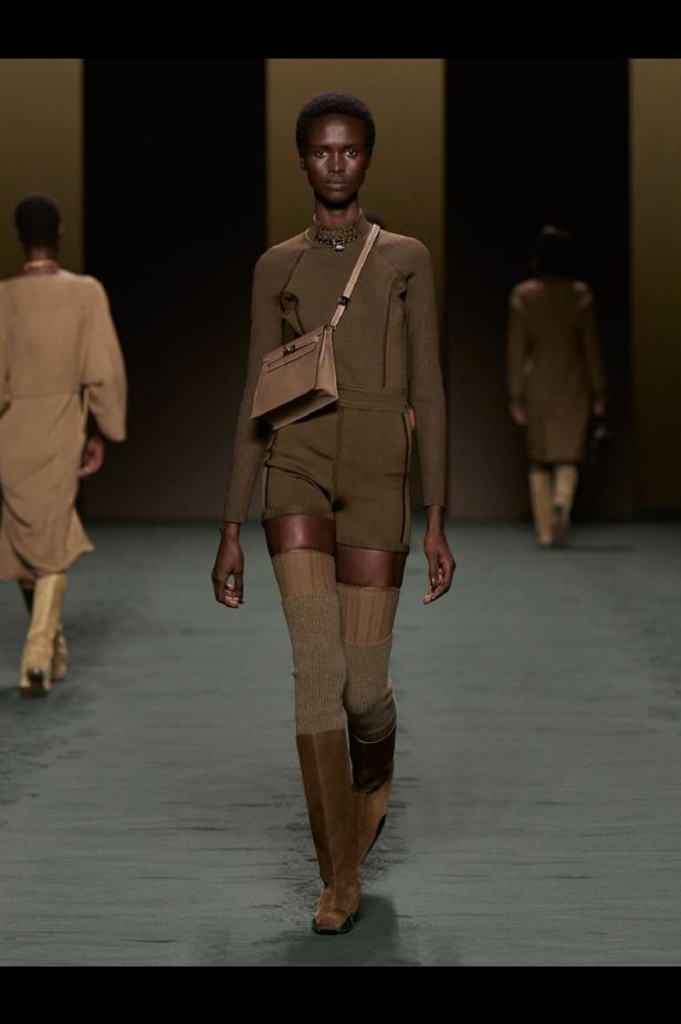 دار هيرميس تحيي موضة التصاميم الرياضية والشبابية في مجموعة خريف وشتاء 2022