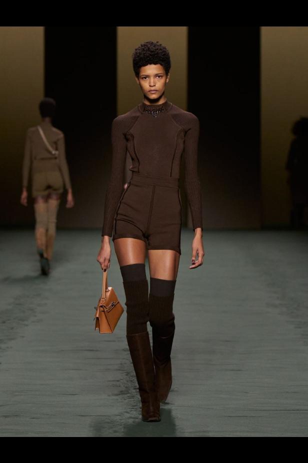 دار هيرميس تحيي موضة التصاميم الرياضية والشبابية في مجموعة خريف وشتاء 2022