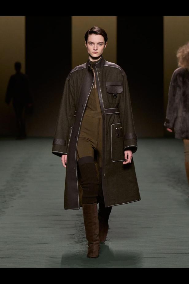 دار هيرميس تحيي موضة التصاميم الرياضية والشبابية في مجموعة خريف وشتاء 2022